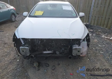 2017 Volvo V60 T5 Platinum z USA, uszkodzony, nr VIN YV140MEM7H1361357